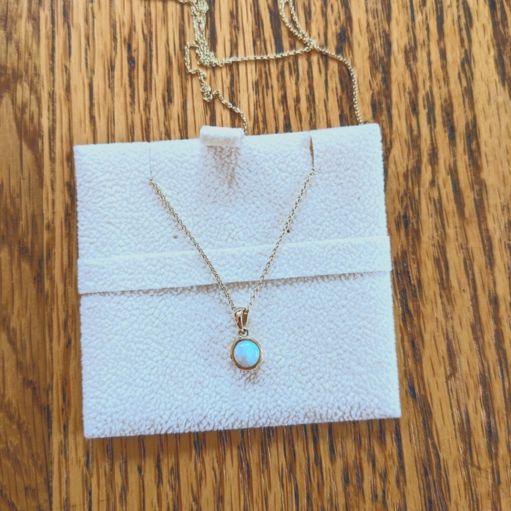 Opal solitaire gold necklace
